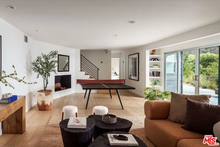 7420 Cervantes Place, Los Angeles, California 90046