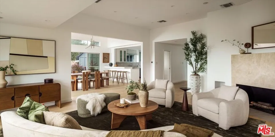7420 Cervantes Place, Los Angeles, California 90046