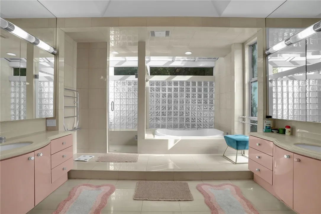 3016 Dona Susana Drive, Studio City, California 91604 home-pic-12