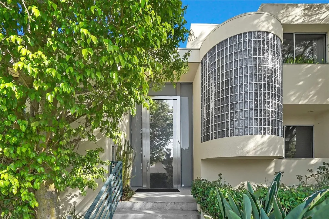 3016 Dona Susana Drive, Studio City, California 91604 home-pic-0