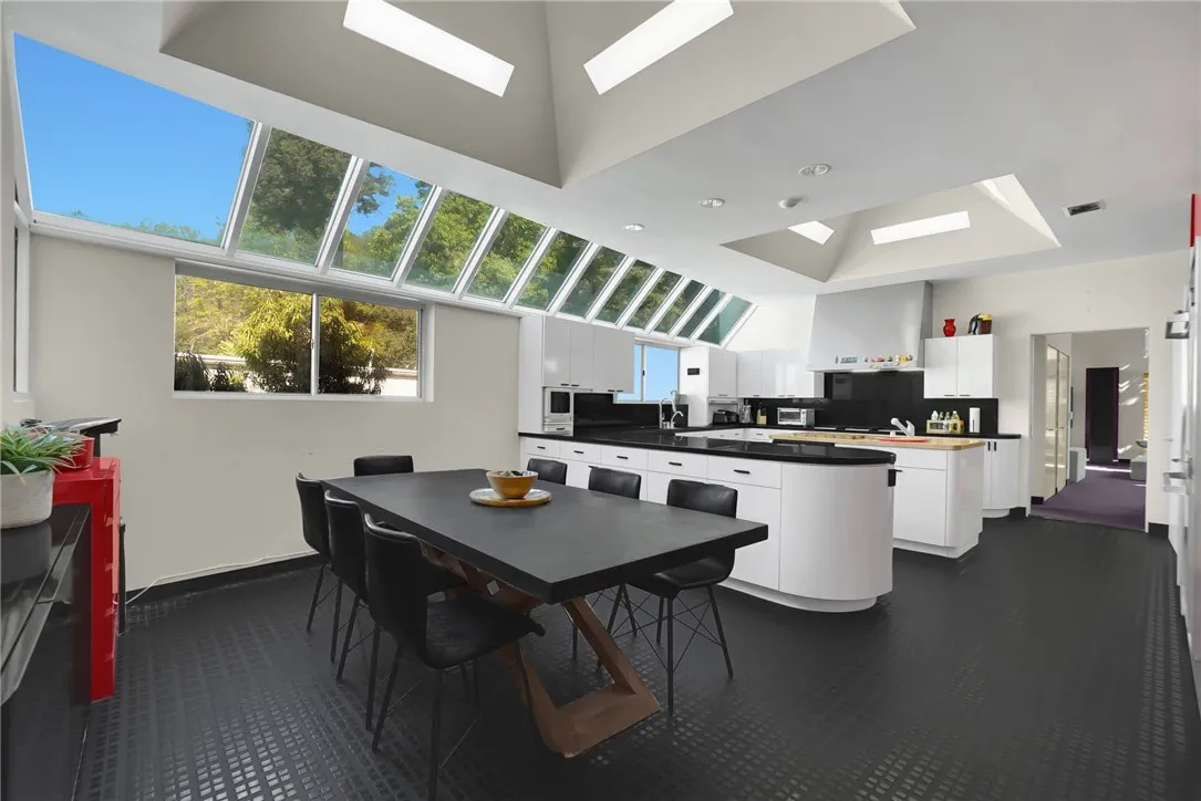 3016 Dona Susana Drive, Studio City, California 91604 home-pic-9