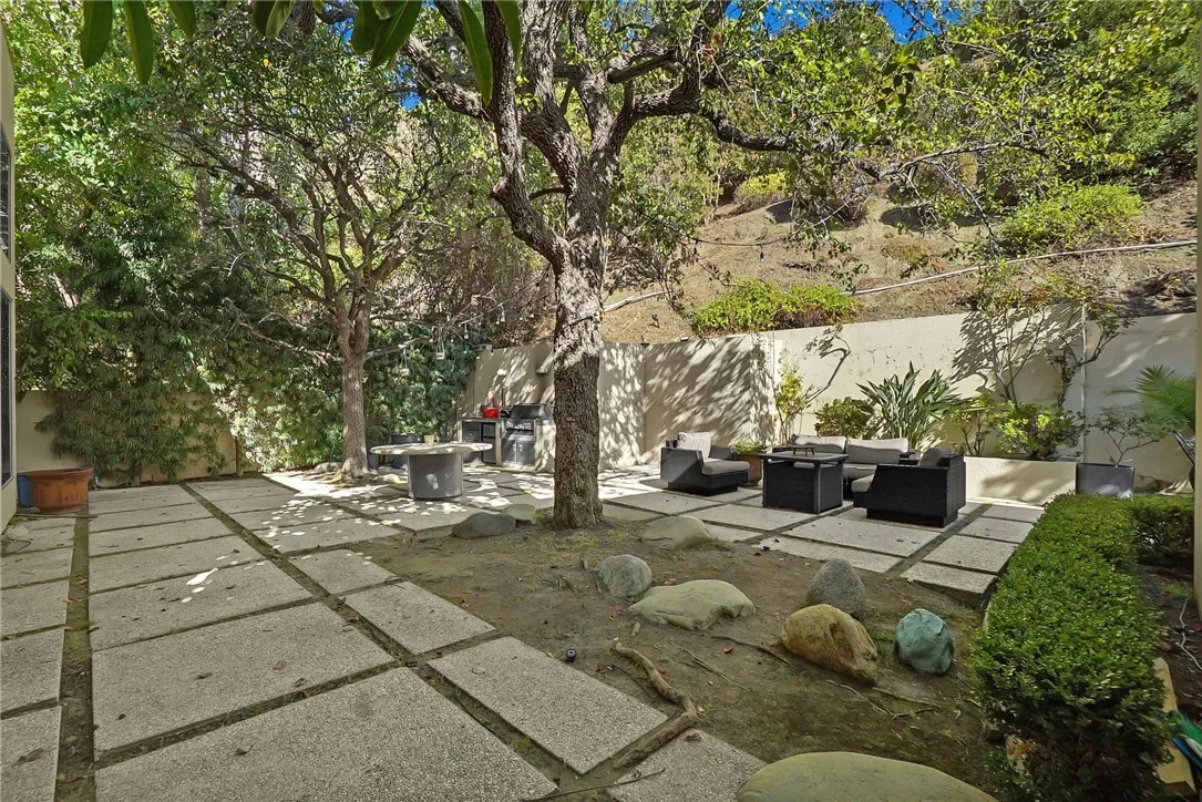 3016 Dona Susana Drive, Studio City, California 91604 home-pic-20