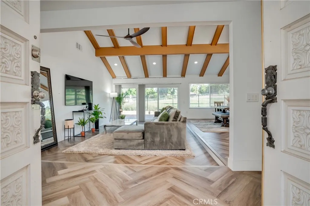 1450 Via Vallarta, Riverside, California 92506 home-pic-6