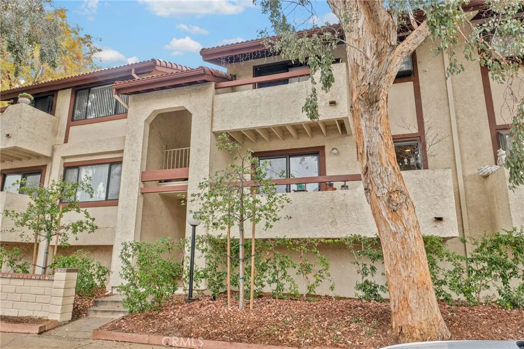 28010 Tiffany Lane 309, Canyon Country, California 91387 home-pic-1