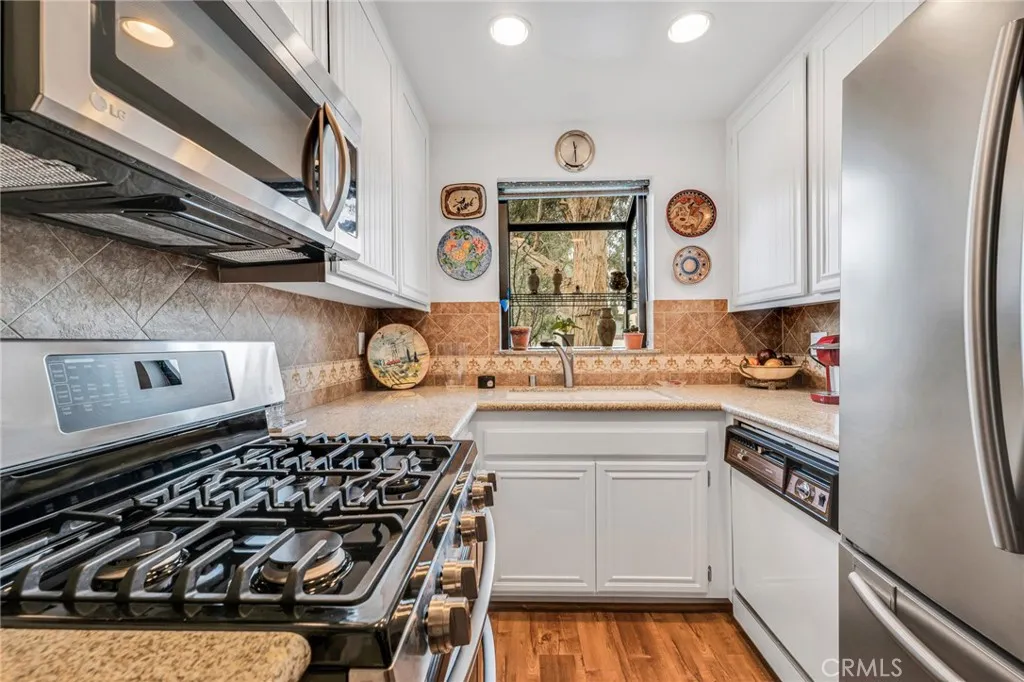 28010 Tiffany Lane 309, Canyon Country, California 91387 home-pic-7