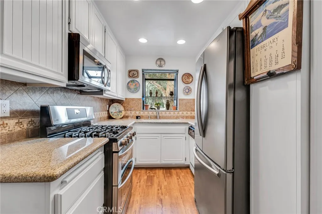 28010 Tiffany Lane 309, Canyon Country, California 91387 home-pic-6