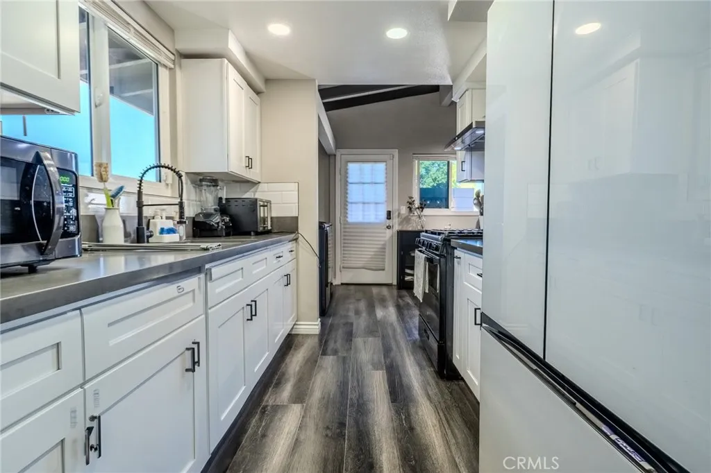 827 S Riverside, Rialto, California 92376 home-pic-10