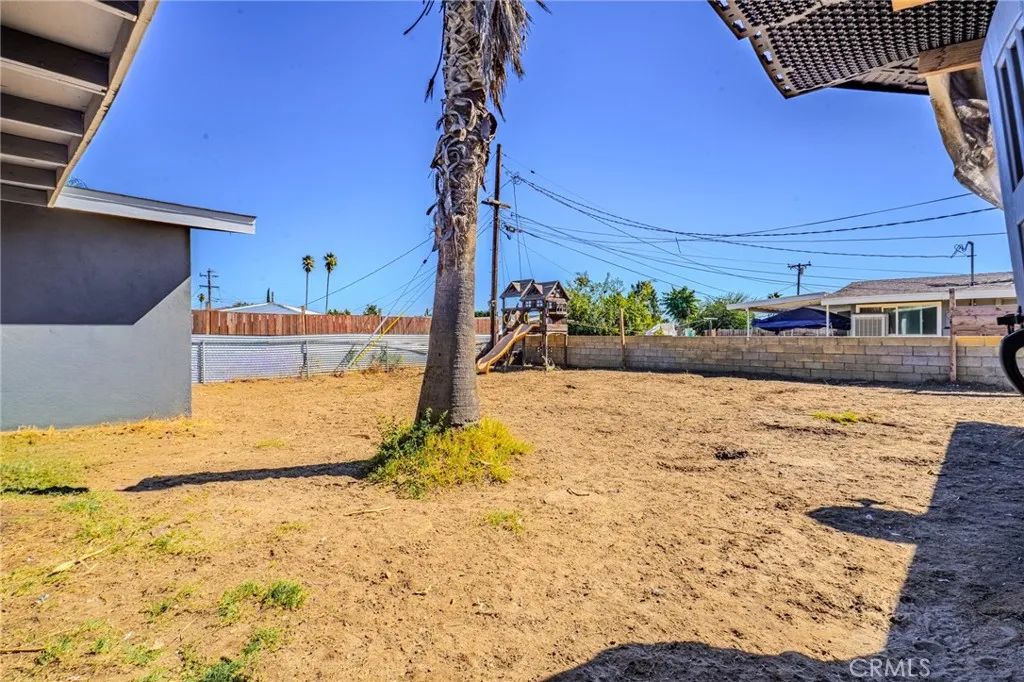 827 S Riverside, Rialto, California 92376 home-pic-52