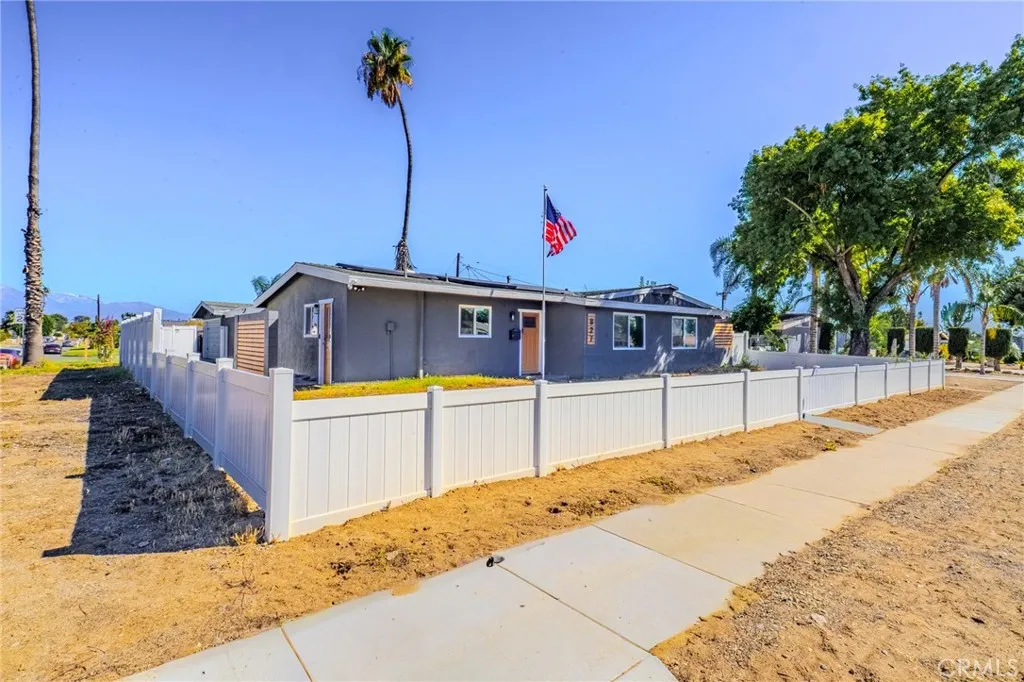 827 S Riverside, Rialto, California 92376 home-pic-3