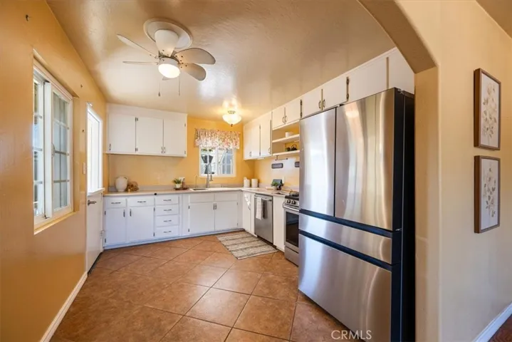 Kitchen with Extra Large French Door Fridge incl