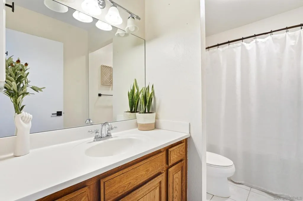 2304 Meadowridge Pl, Spring Valley, California 91977 home-pic-20