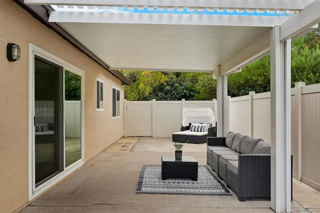 2304 Meadowridge Pl, Spring Valley, California 91977 home-pic-23