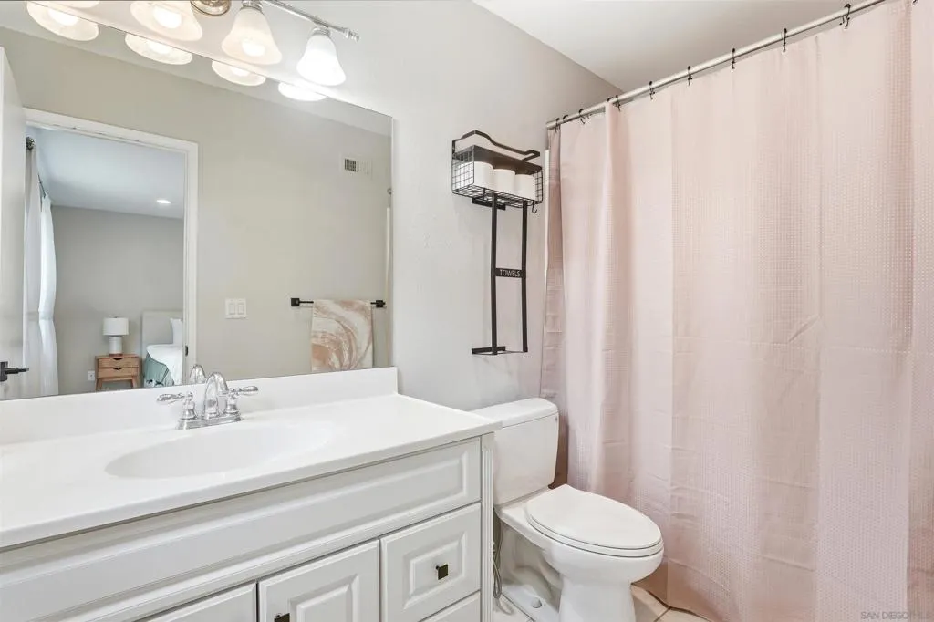 2304 Meadowridge Pl, Spring Valley, California 91977 home-pic-16