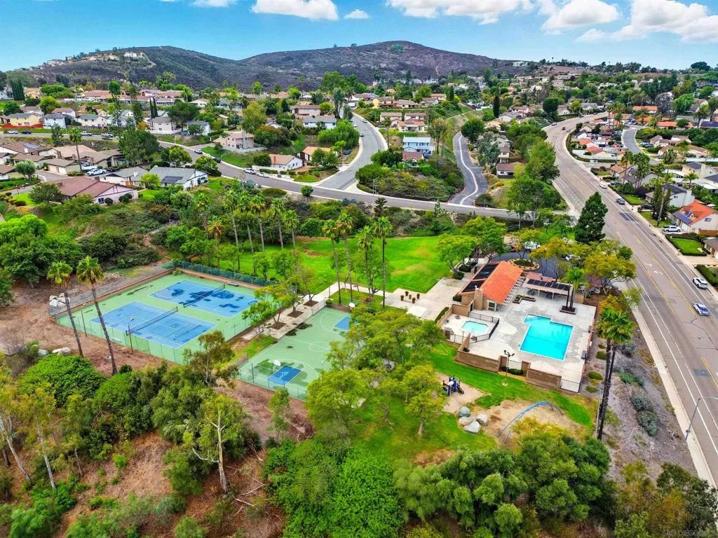 2304 Meadowridge Pl, Spring Valley, California 91977 home-pic-34