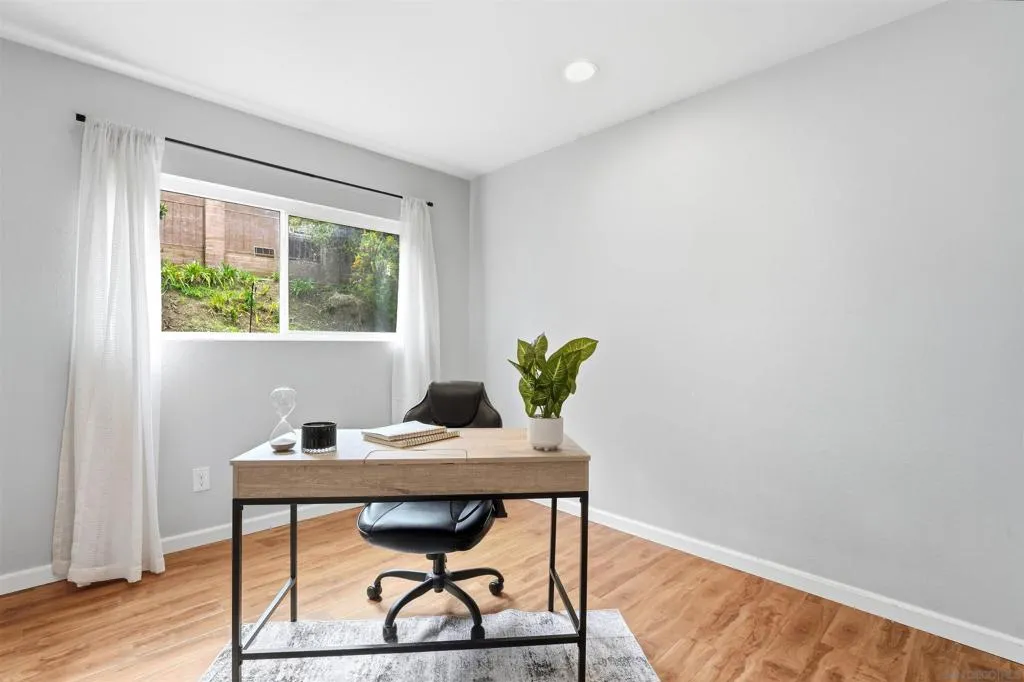 2304 Meadowridge Pl, Spring Valley, California 91977 home-pic-17