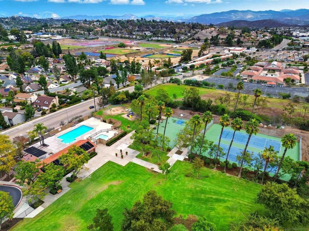 2304 Meadowridge Pl, Spring Valley, California 91977 home-pic-33