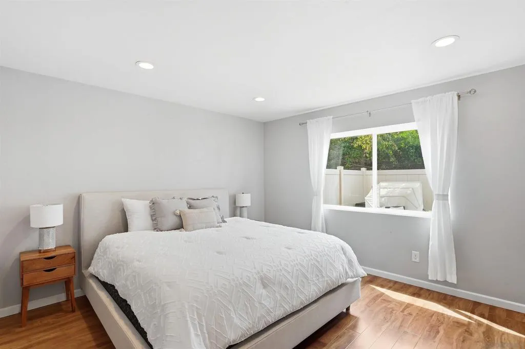 2304 Meadowridge Pl, Spring Valley, California 91977 home-pic-15
