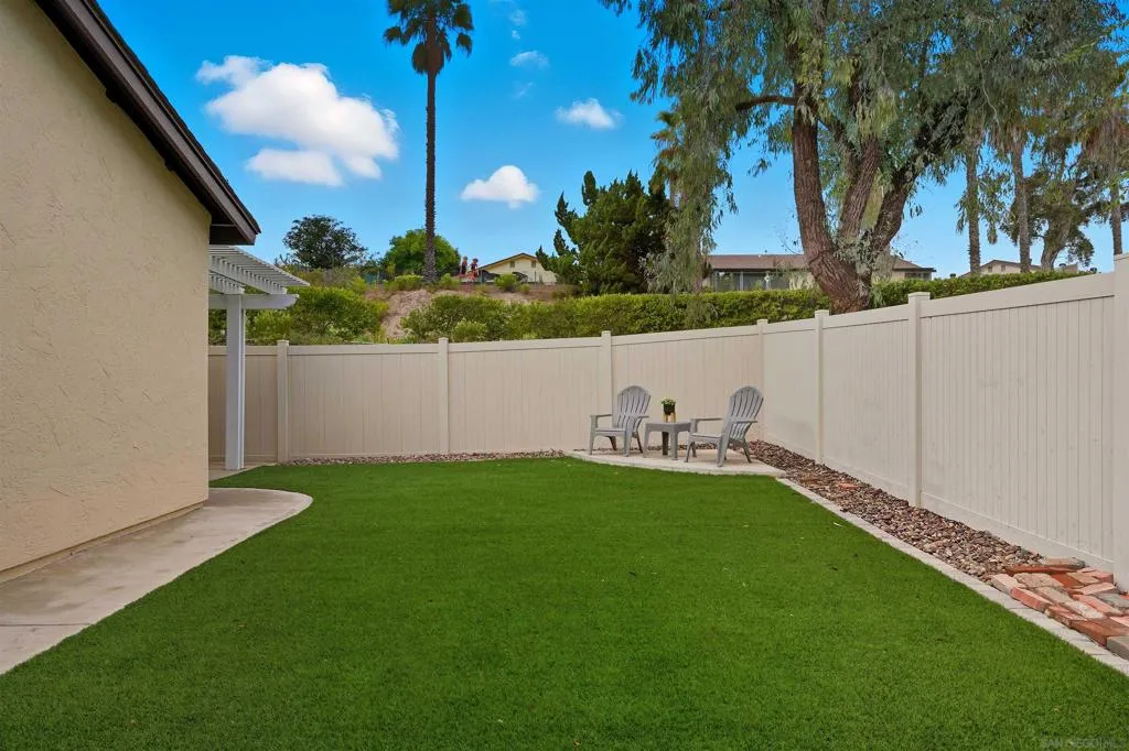 2304 Meadowridge Pl, Spring Valley, California 91977 home-pic-27