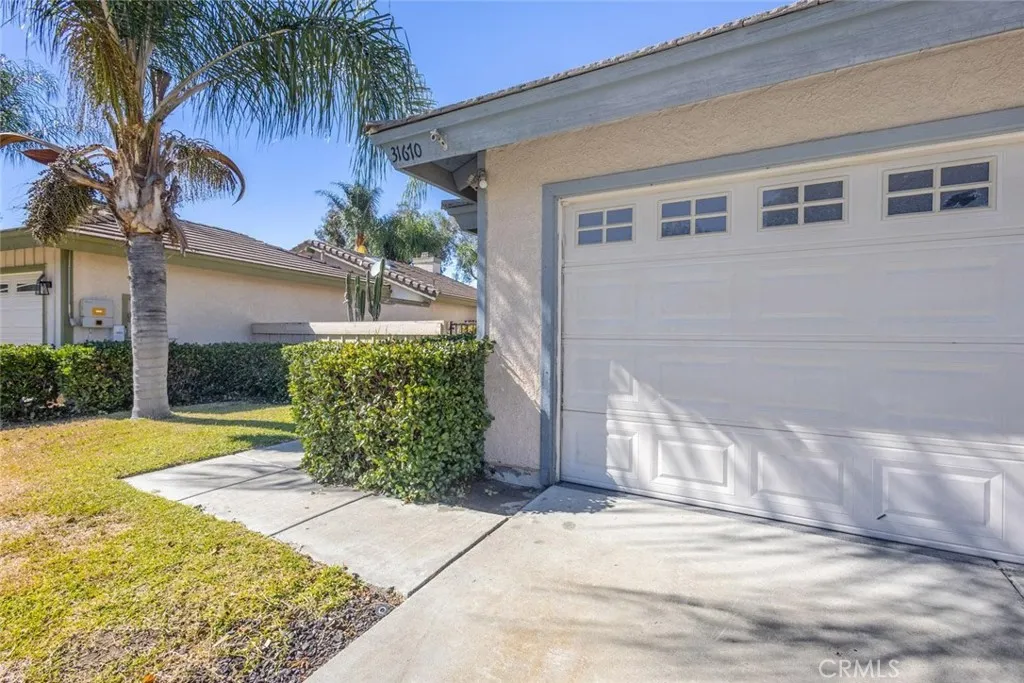 31670 Corte Encinas, Temecula, California 92592 home-pic-1