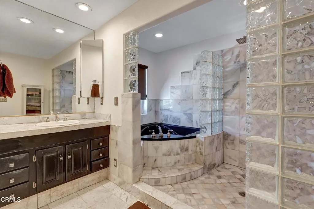 561 S Ventu Park Road, Thousand Oaks, California 91320 home-pic-25