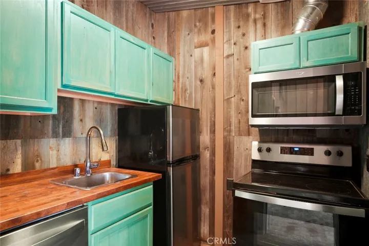 The pavilion kitchen is fully equipped.