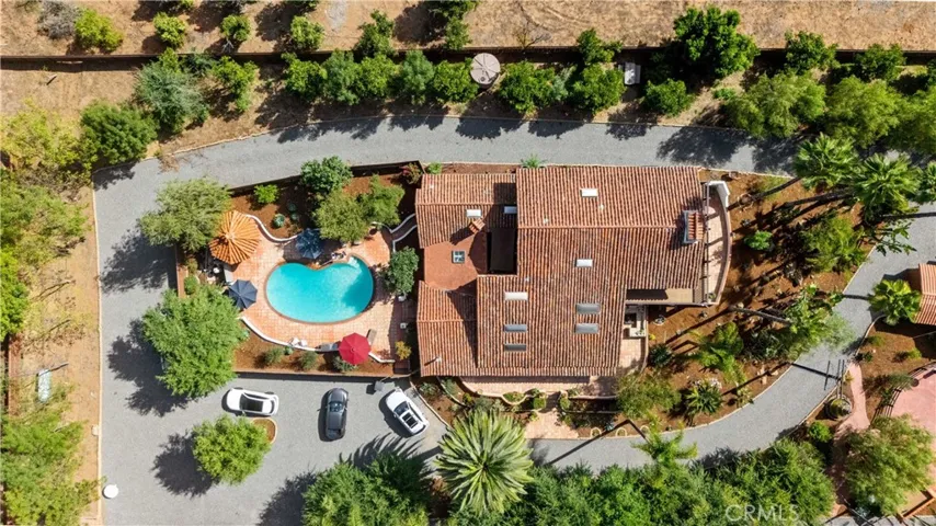 The main house has 4 bedrooms & 3 bathrooms.  Set up with the opportunity to make one side a private guest suite with a private living room, bedroom, bathroom, kitchen and laundry off of the pool patio.