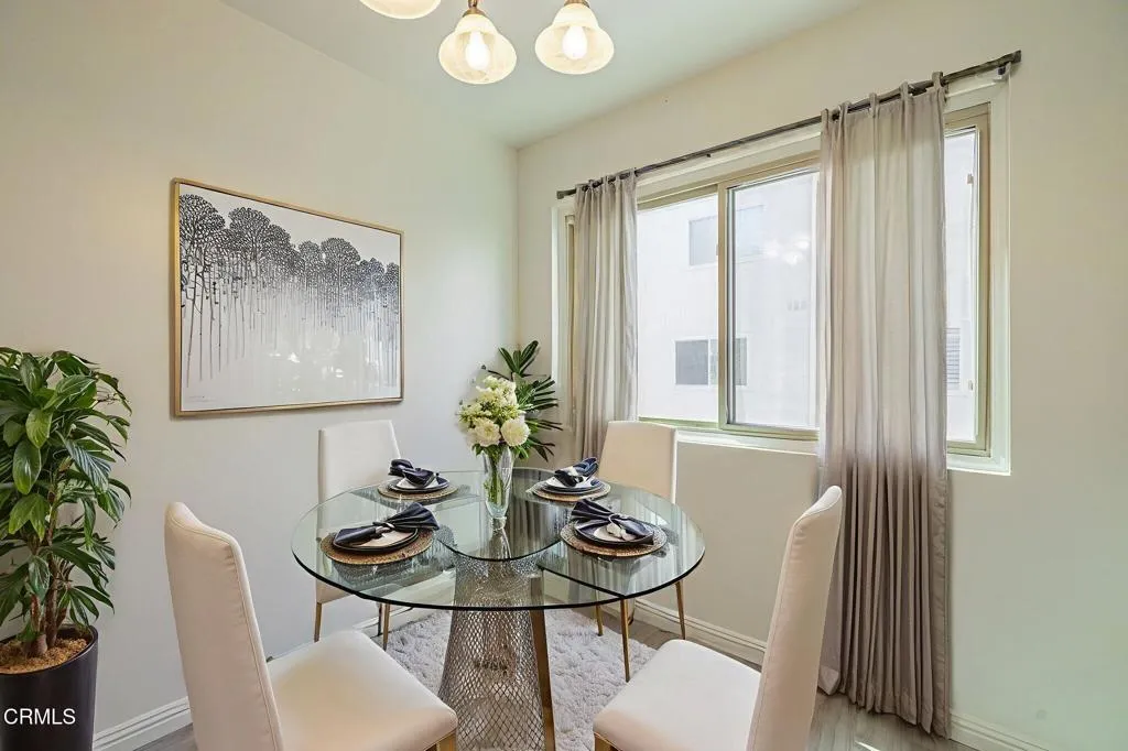 22239 1/4 Erwin Street, Woodland Hills, California 91367 home-pic-24