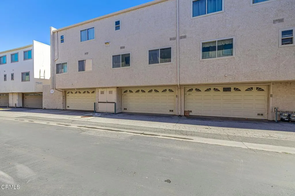 22239 1/4 Erwin Street, Woodland Hills, California 91367 home-pic-43