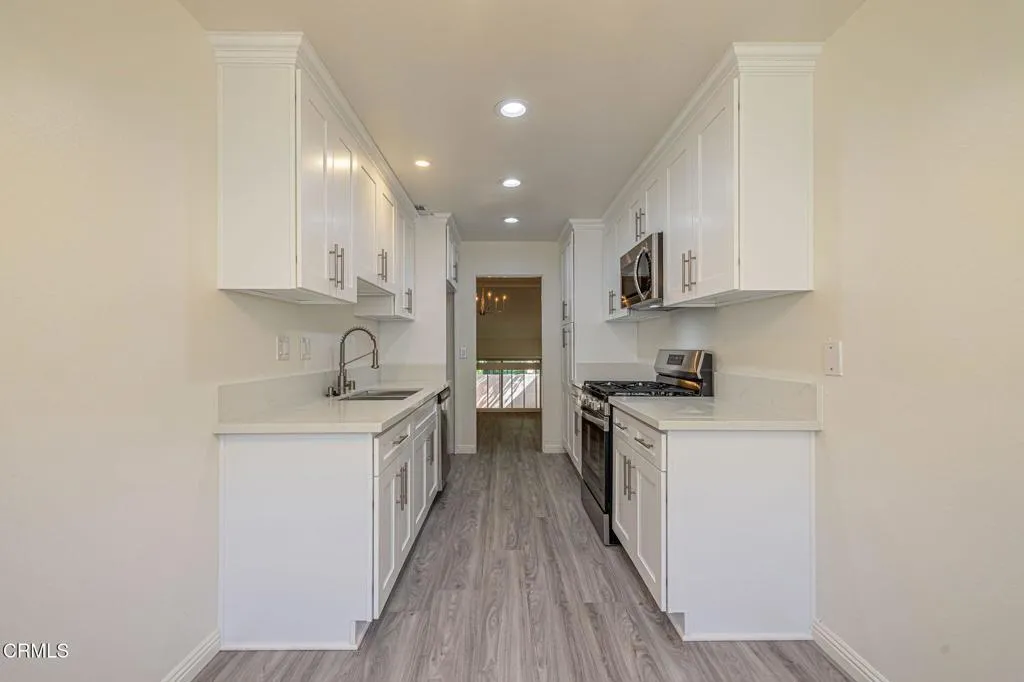 22239 1/4 Erwin Street, Woodland Hills, California 91367 home-pic-22