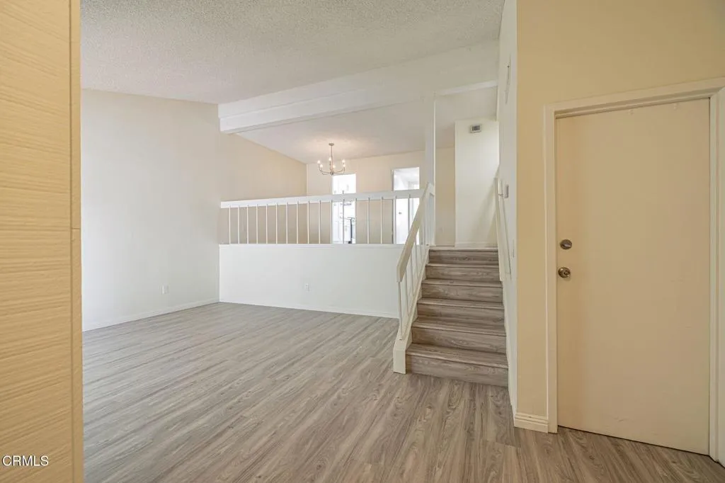 22239 1/4 Erwin Street, Woodland Hills, California 91367 home-pic-9