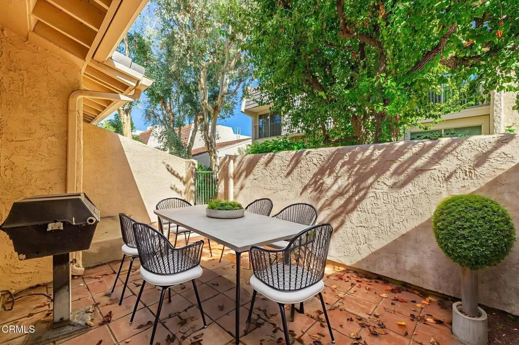 22239 1/4 Erwin Street, Woodland Hills, California 91367 home-pic-41