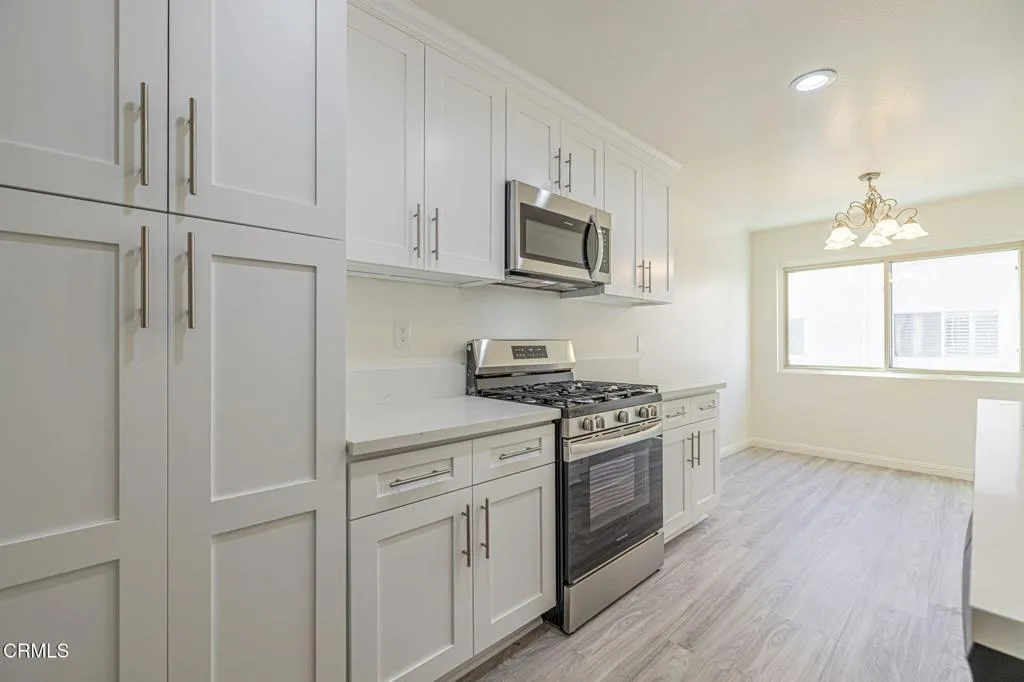 22239 1/4 Erwin Street, Woodland Hills, California 91367 home-pic-21