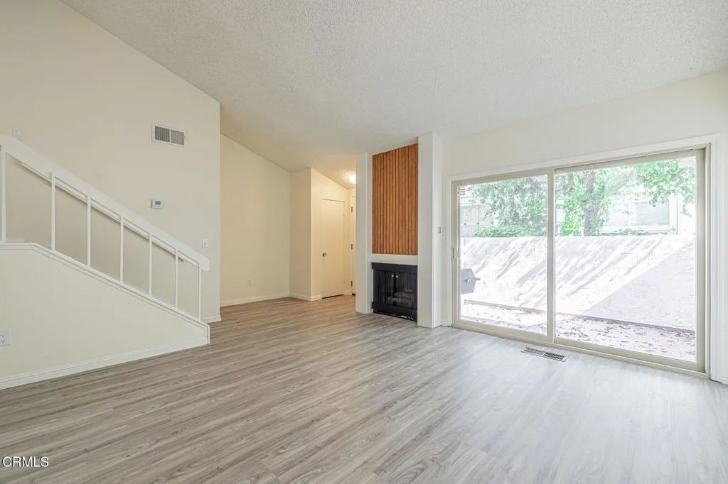 22239 1/4 Erwin Street, Woodland Hills, California 91367 home-pic-13