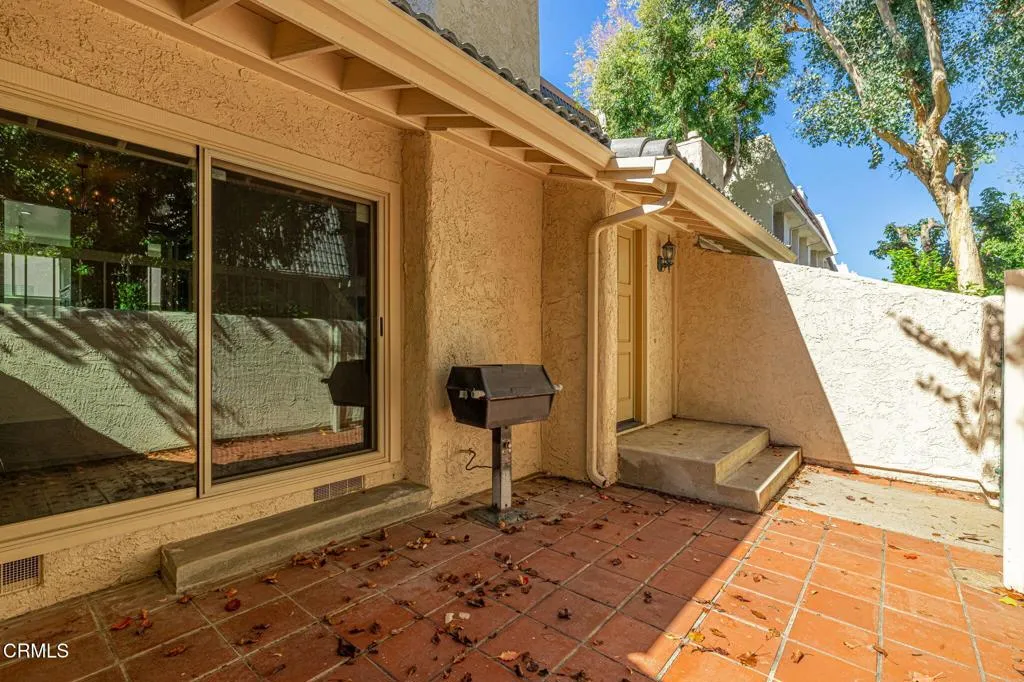 22239 1/4 Erwin Street, Woodland Hills, California 91367 home-pic-39