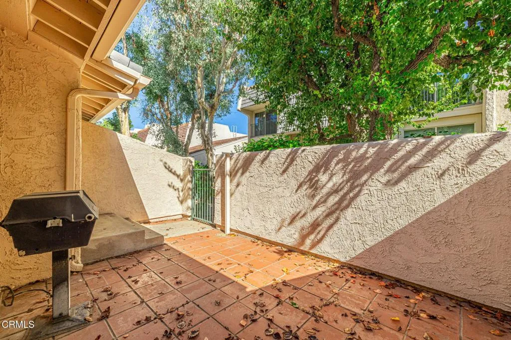 22239 1/4 Erwin Street, Woodland Hills, California 91367 home-pic-40