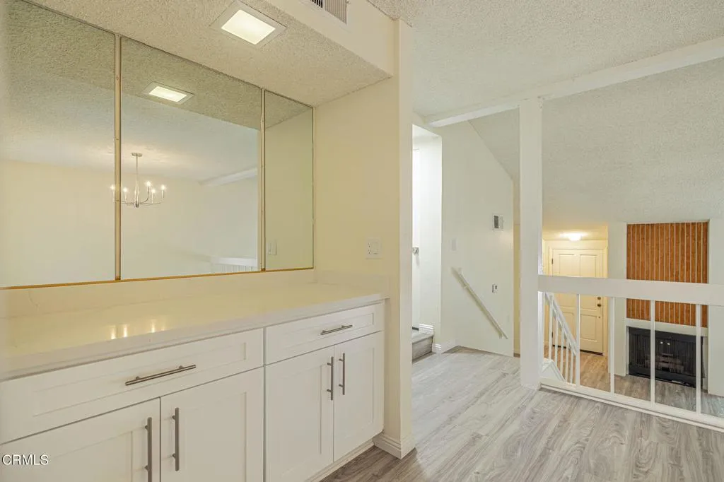 22239 1/4 Erwin Street, Woodland Hills, California 91367 home-pic-34