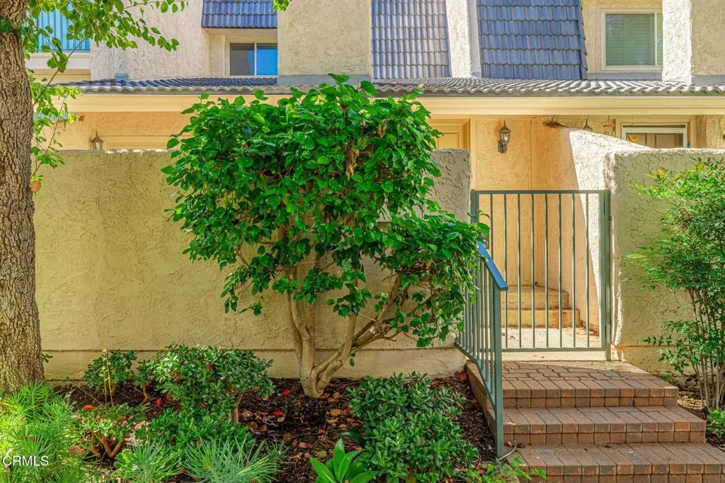 22239 1/4 Erwin Street, Woodland Hills, California 91367 home-pic-3