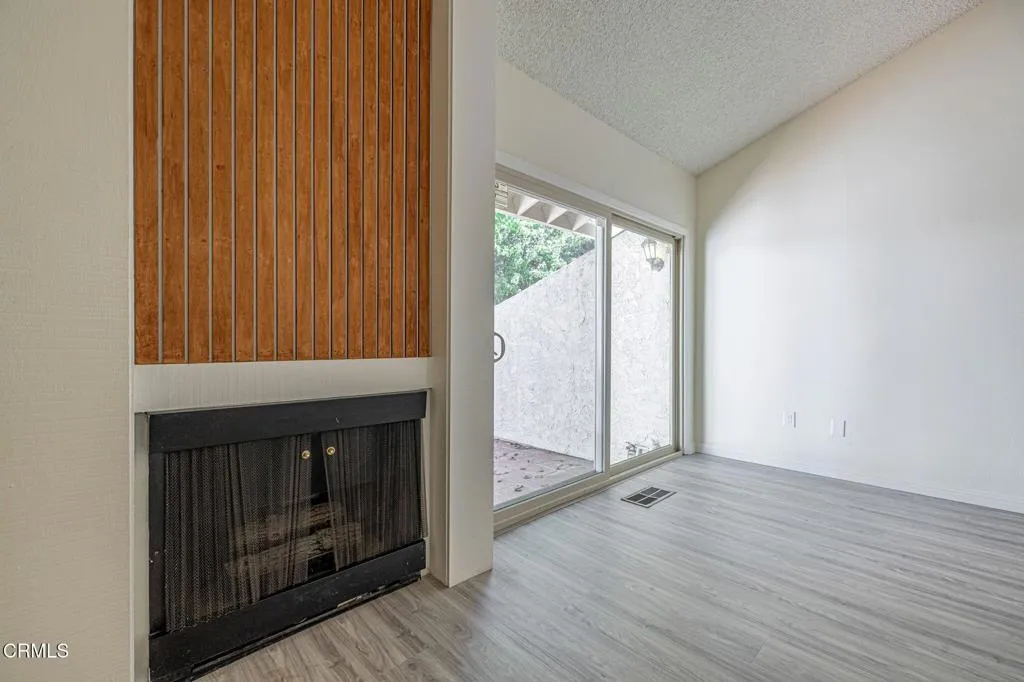 22239 1/4 Erwin Street, Woodland Hills, California 91367 home-pic-10
