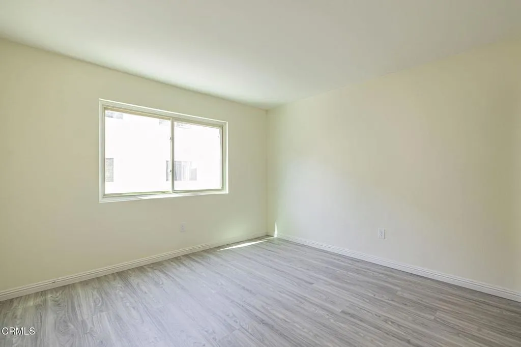 22239 1/4 Erwin Street, Woodland Hills, California 91367 home-pic-37
