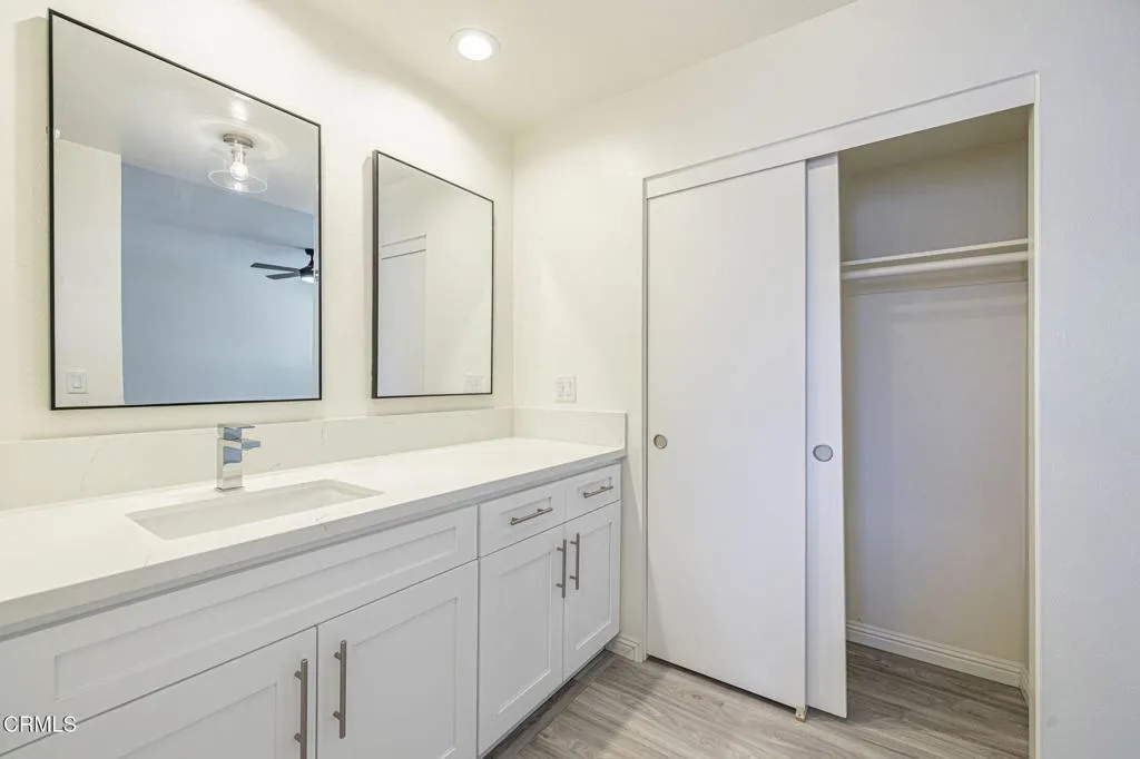 22239 1/4 Erwin Street, Woodland Hills, California 91367 home-pic-31