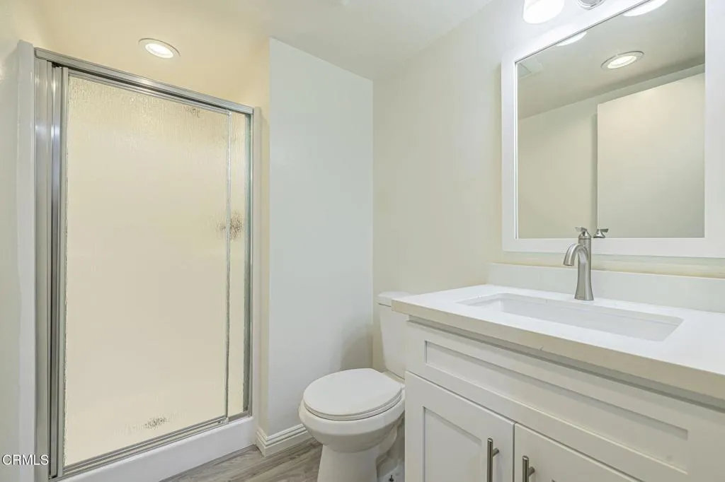22239 1/4 Erwin Street, Woodland Hills, California 91367 home-pic-35