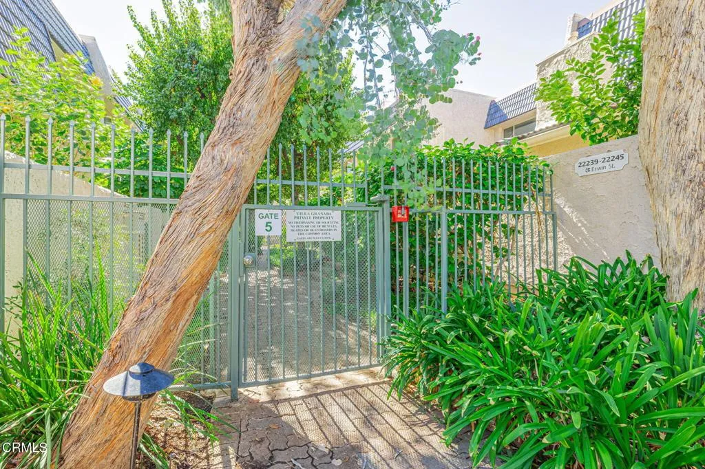 22239 1/4 Erwin Street, Woodland Hills, California 91367 home-pic-7