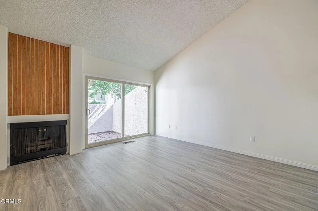 22239 1/4 Erwin Street, Woodland Hills, California 91367 home-pic-15
