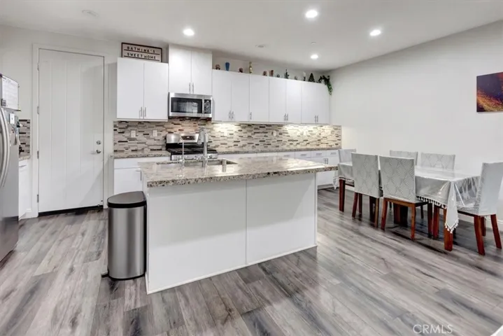 12 Savannah, Lake Forest, California 92630