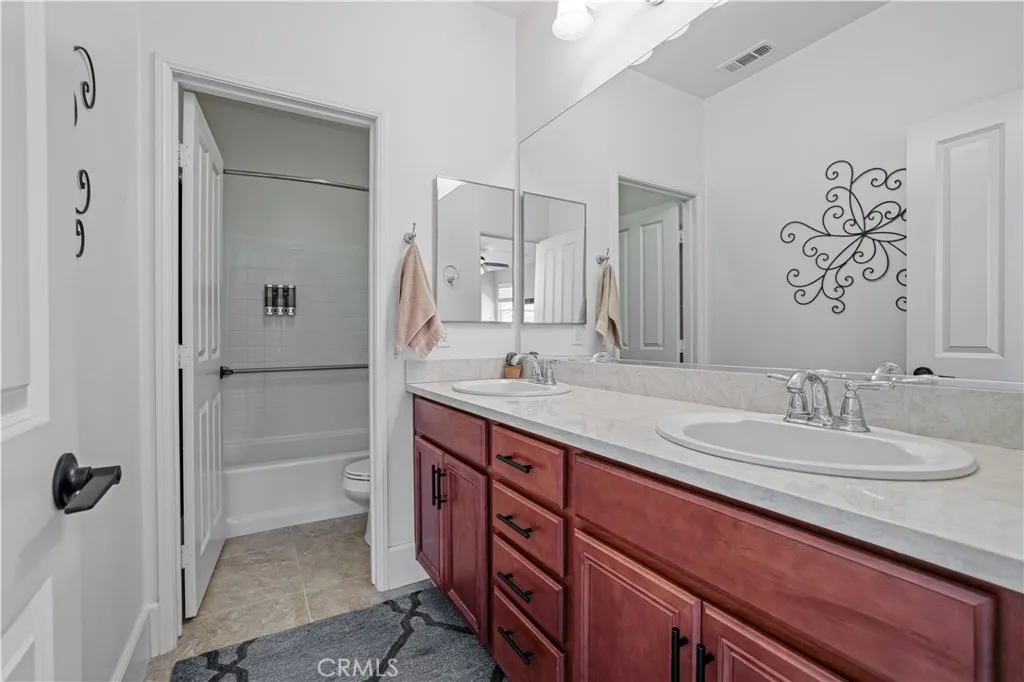 28658 Farrier Drive, Valencia, California 91354 home-pic-36