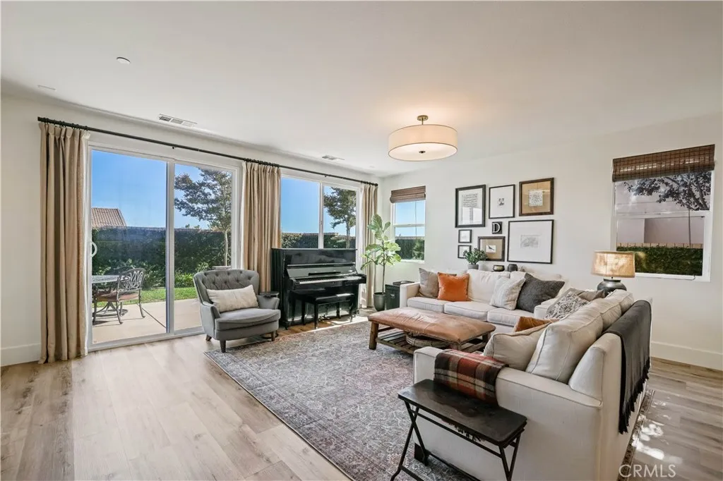 28658 Farrier Drive, Valencia, California 91354 home-pic-12