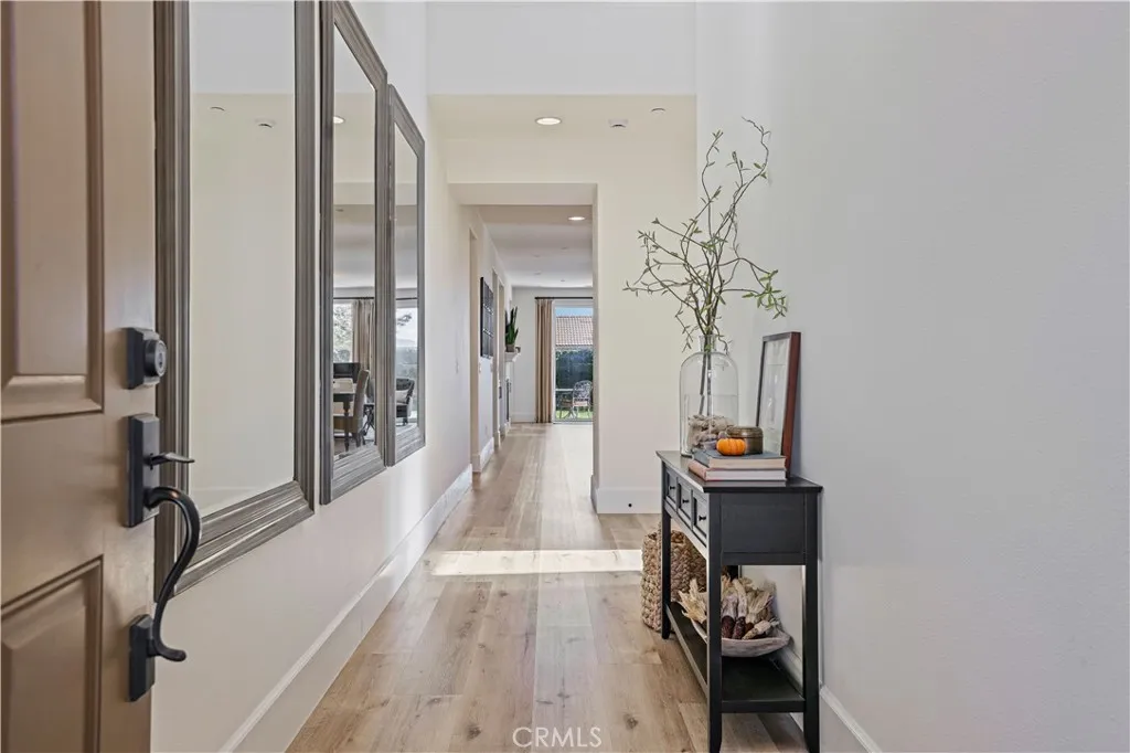 28658 Farrier Drive, Valencia, California 91354 home-pic-4