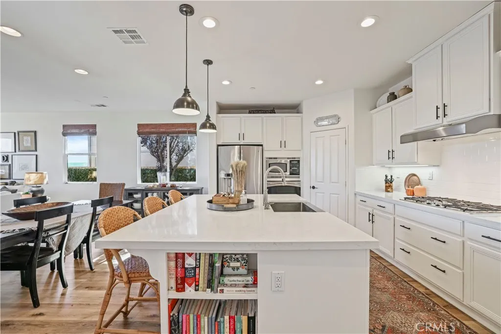 28658 Farrier Drive, Valencia, California 91354 home-pic-9