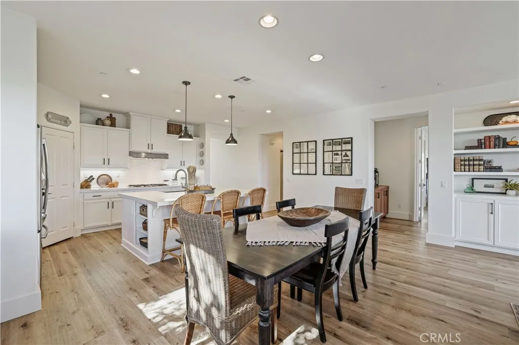 28658 Farrier Drive, Valencia, California 91354 home-pic-10