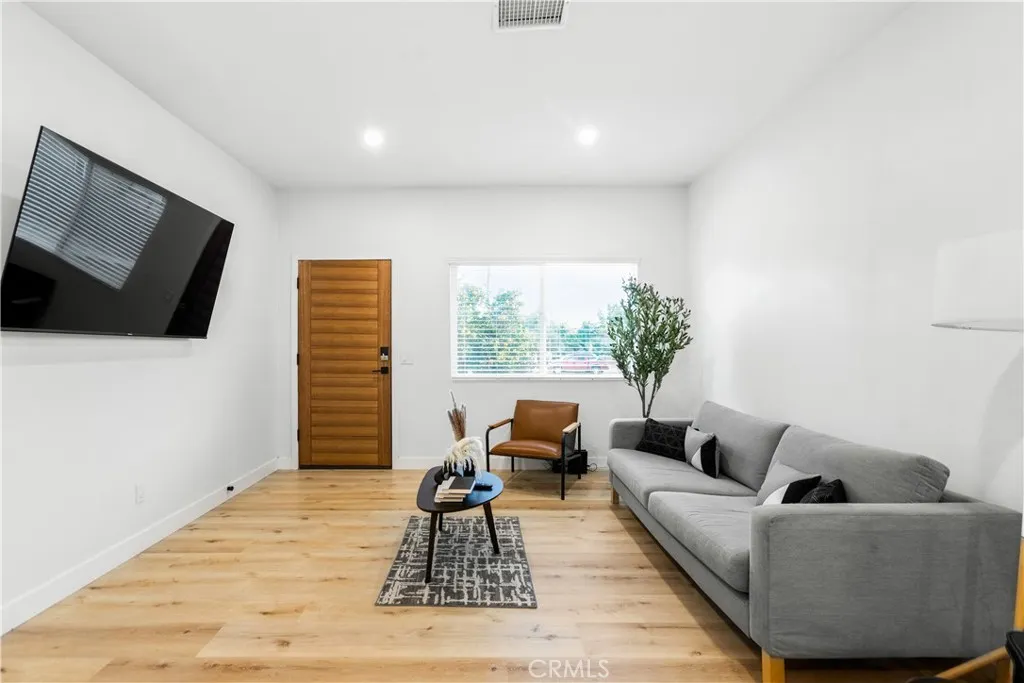 925 E 65th Street, Inglewood, California 90302 home-pic-22